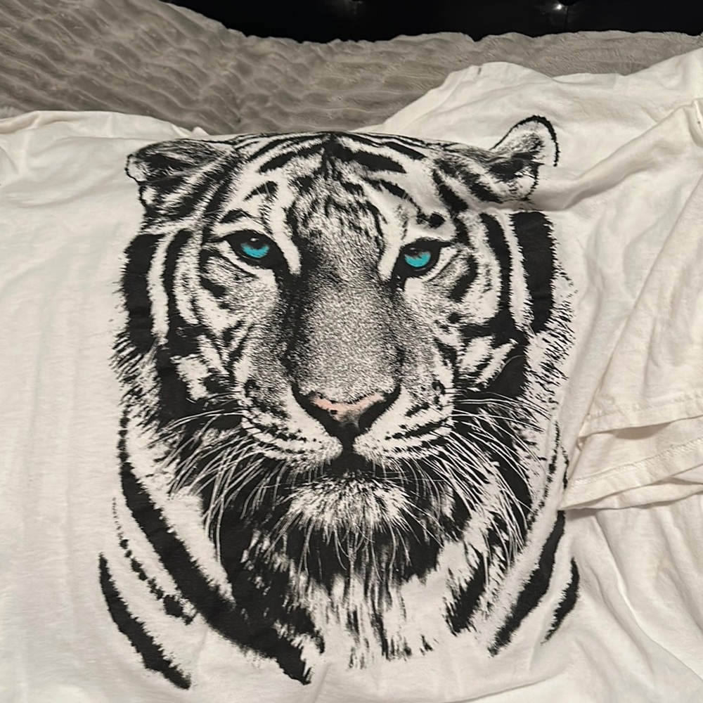 White Tiger Graphic T-Shirt